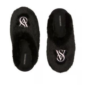 NWT VICTORIA'S SECRET Luxe Plush Closed-Toe Slippers